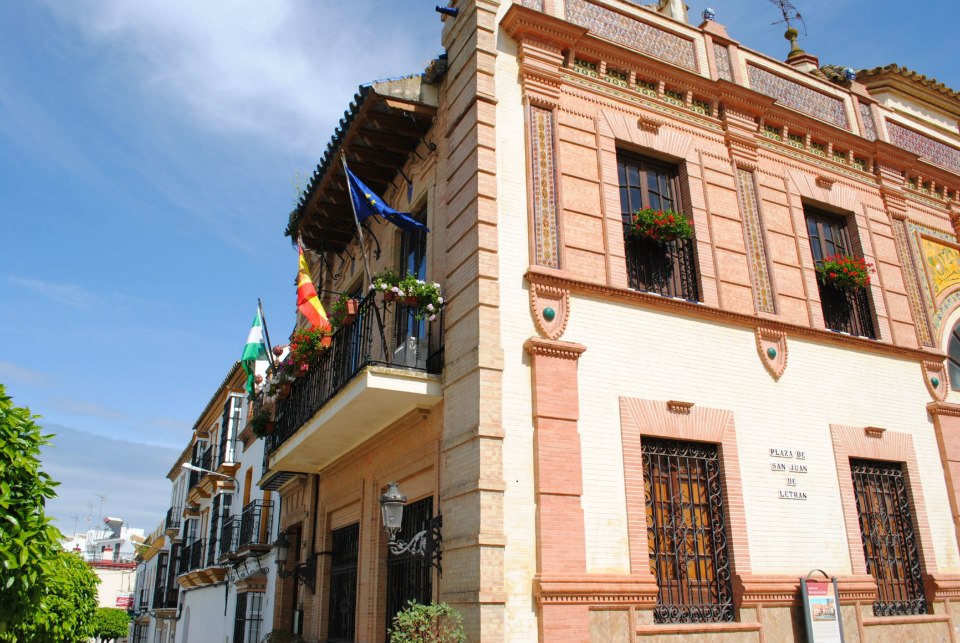 Ayuntamiento de Paradas 1