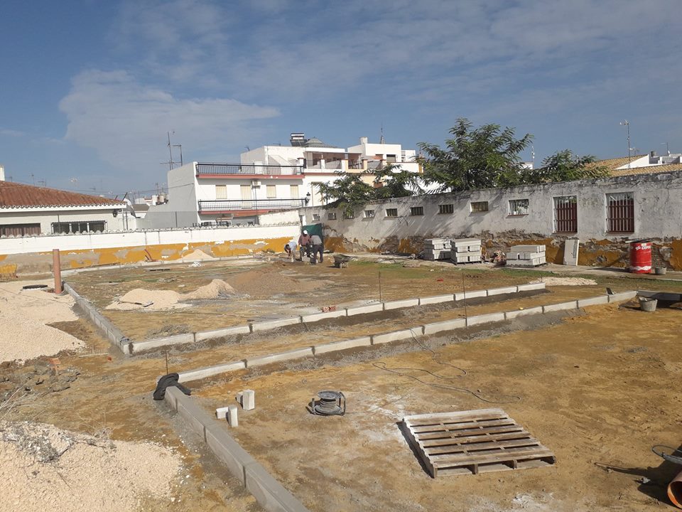 Parque infantil y pistas 2