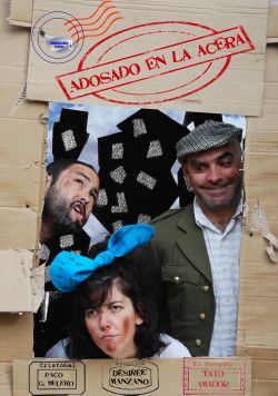 Farandulario Teatro. Adosado en la acera.