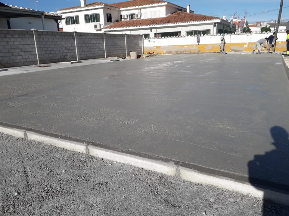 Parque infantil y pistas 1